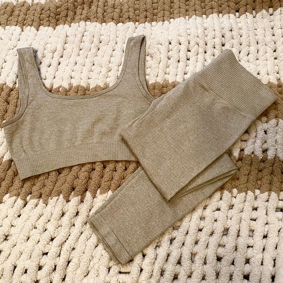 Olchee 2 Piece High-Waisted Activewear Set - Picture 3 of 3